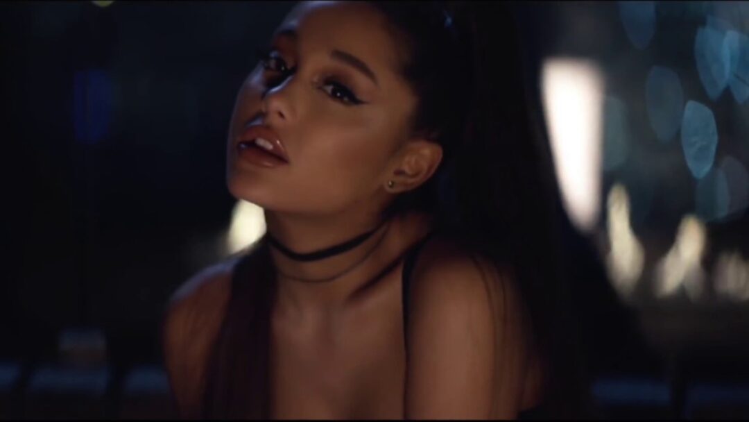 Ariana Grande – Break Up With Your Girlfriend, I’m Bored